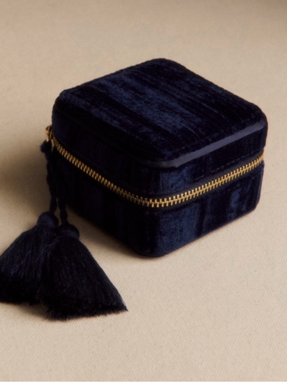 Sézane Navy Velvet Jewelry Case with Gold Zipper and Tassel - Picture 2 of 2